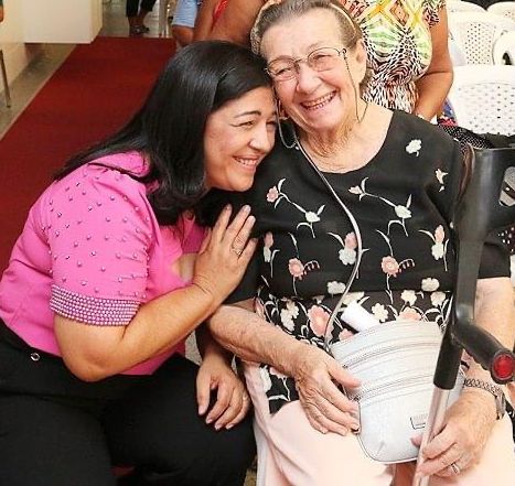Conceição Balbino com Tia Ruth, fundadora da Avosos, em um dos tantos eventos da AMO que ela prestigiou, numa relação de amizade e cooperação